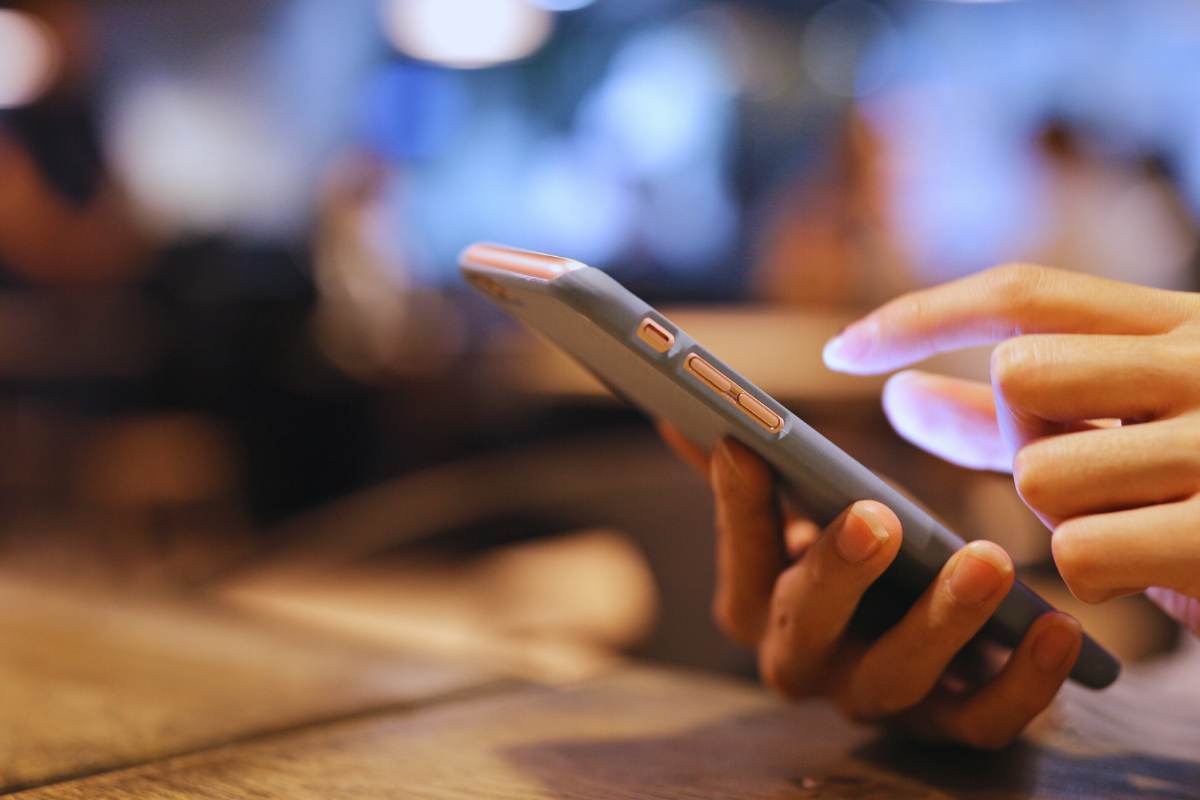 Bastano queste due funzioni attive sul cellulare per farti spiare da chiunque