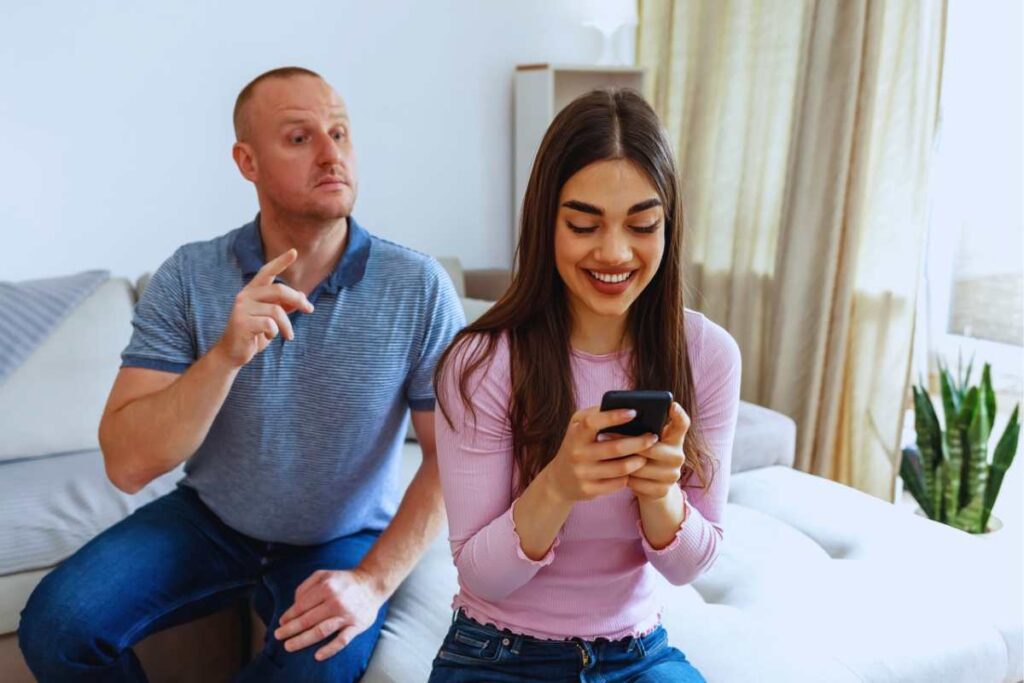 Bastano queste due funzioni attive sul cellulare per farti spiare da chiunque