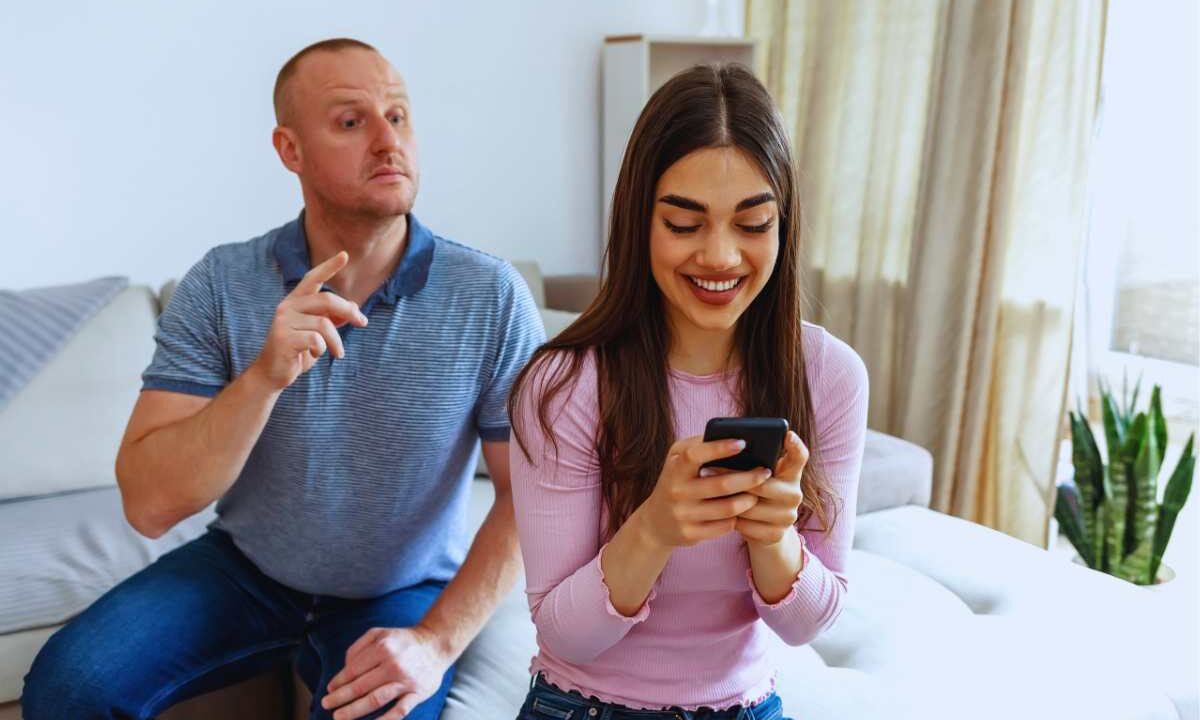 Bastano queste due funzioni attive sul cellulare per farti spiare da chiunque